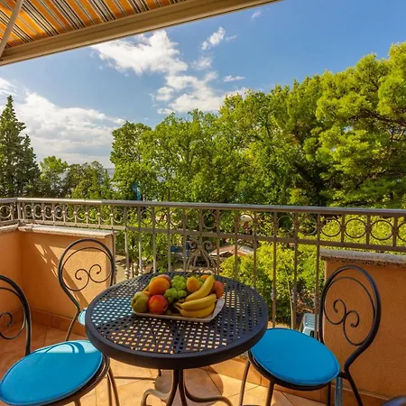 Apartament Amfora *